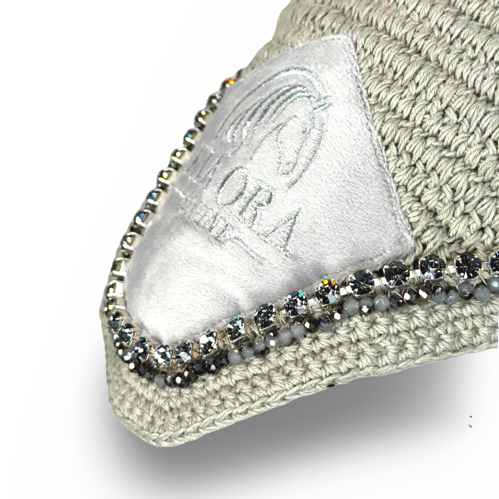Fliegenhaube mit Glitzersteinen Grau