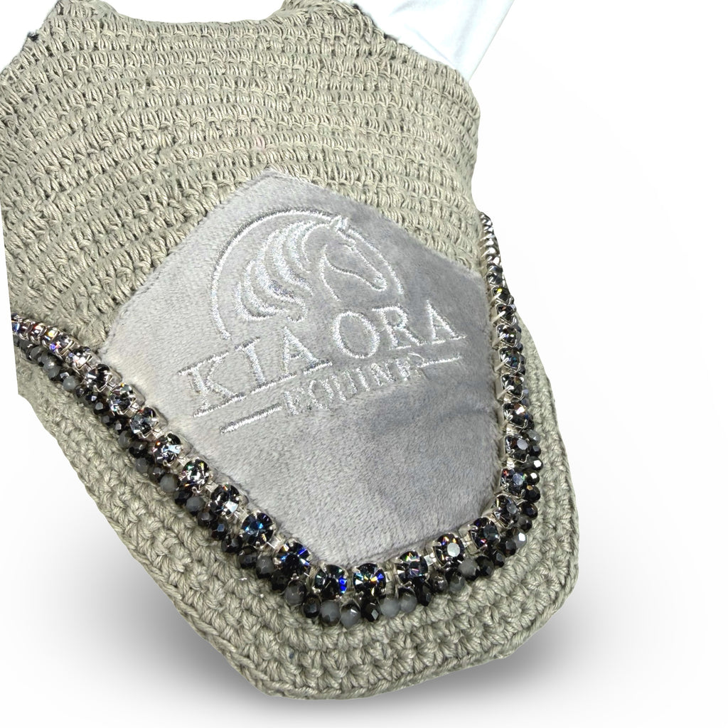 Fliegenhaube mit Glitzersteinen Grau